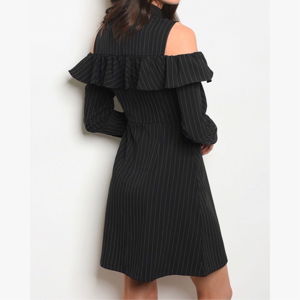 ❄️LAST1️⃣//TUXEDO PINSTRIPED RUFFLED DRESS - Picture 4 of 11